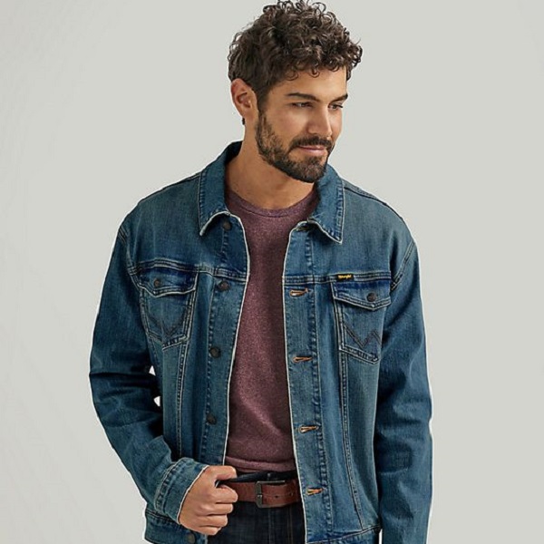 Learn how to properly wear a jean jacket for men